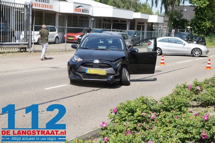 Vrouw Raakt Gewond Bij Botsing Tussen Twee Autos Aan De Bachlaan