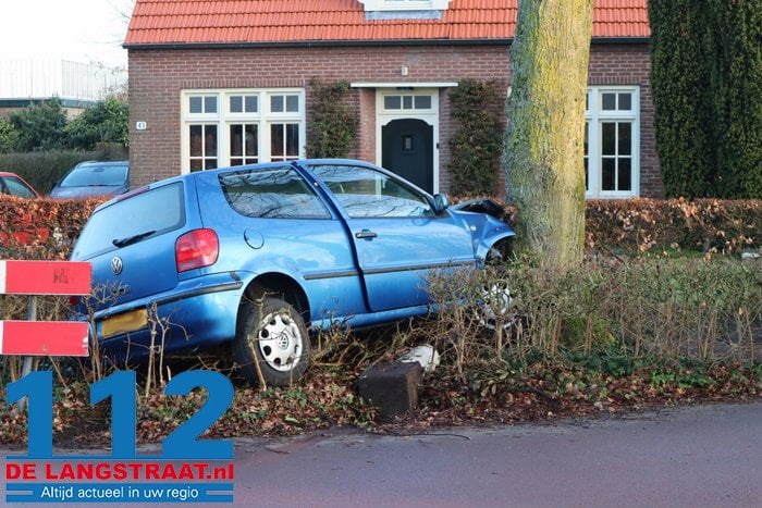 Personenauto botst tegen boom in De Moer, bestuurder mogelijk onder invloed van alcohol 9 Personenauto botst tegen boom in De Moer, bestuurder mogelijk onder invloed van alcohol 112 De Langstraat