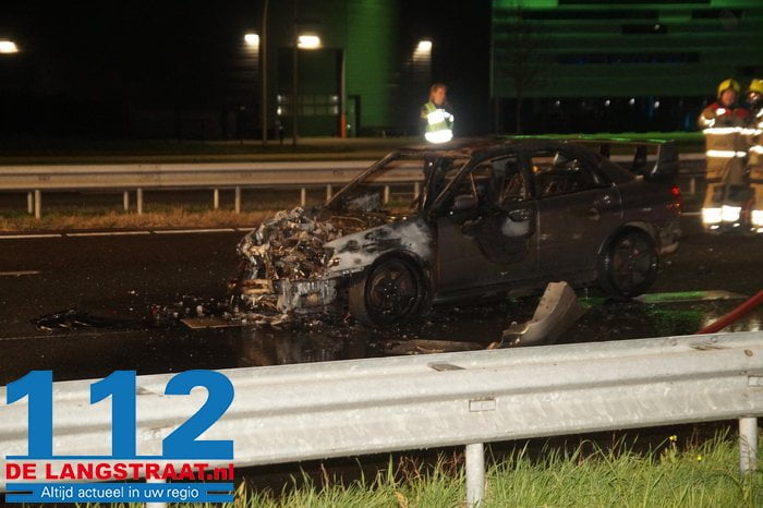 Gewonden door botsing met vrachtwagen op A59 bij Nieuwkuijk, sportauto met schunnige tekst brandt uit 14 Gewonden door botsing met vrachtwagen op A59 bij Nieuwkuijk, sportauto met schunnige tekst brandt uit 112 De Langstraat
