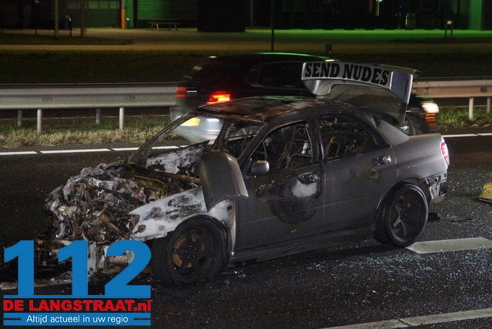 Gewonden door botsing met vrachtwagen op A59 bij Nieuwkuijk, sportauto met schunnige tekst brandt uit 17 Gewonden door botsing met vrachtwagen op A59 bij Nieuwkuijk, sportauto met schunnige tekst brandt uit 112 De Langstraat