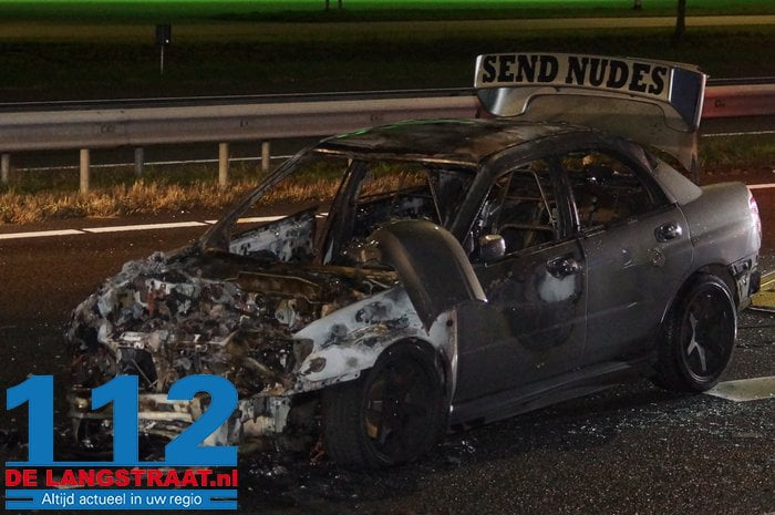 Gewonden door botsing met vrachtwagen op A59 bij Nieuwkuijk, sportauto met schunnige tekst brandt uit 18 Gewonden door botsing met vrachtwagen op A59 bij Nieuwkuijk, sportauto met schunnige tekst brandt uit 112 De Langstraat