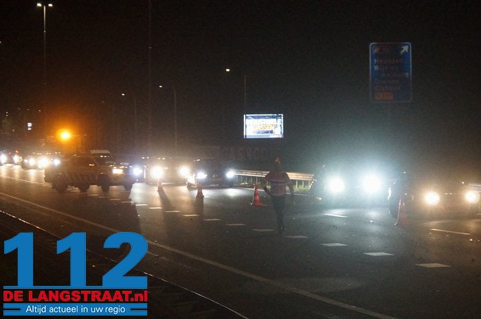 Gewonden door botsing met vrachtwagen op A59 bij Nieuwkuijk, sportauto met schunnige tekst brandt uit 20 Gewonden door botsing met vrachtwagen op A59 bij Nieuwkuijk, sportauto met schunnige tekst brandt uit 112 De Langstraat