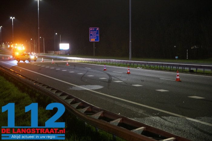 Gewonden door botsing met vrachtwagen op A59 bij Nieuwkuijk, sportauto met schunnige tekst brandt uit 23 Gewonden door botsing met vrachtwagen op A59 bij Nieuwkuijk, sportauto met schunnige tekst brandt uit 112 De Langstraat