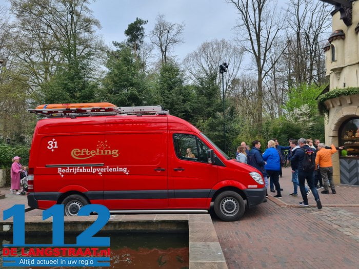 Traumahelikopter landt middenin de Efteling, uitkijktoren Pagode staat even stil 2 Traumahelikopter landt middenin de Efteling, uitkijktoren Pagode staat even stil 112 De Langstraat