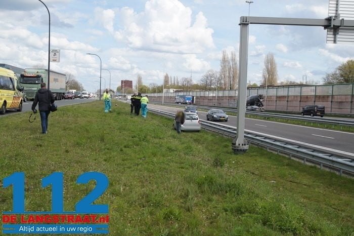 Bestuurder komt in berm terecht langs A59 in Waalwijk 1 Bestuurder komt in berm terecht langs A59 in Waalwijk 112 De Langstraat