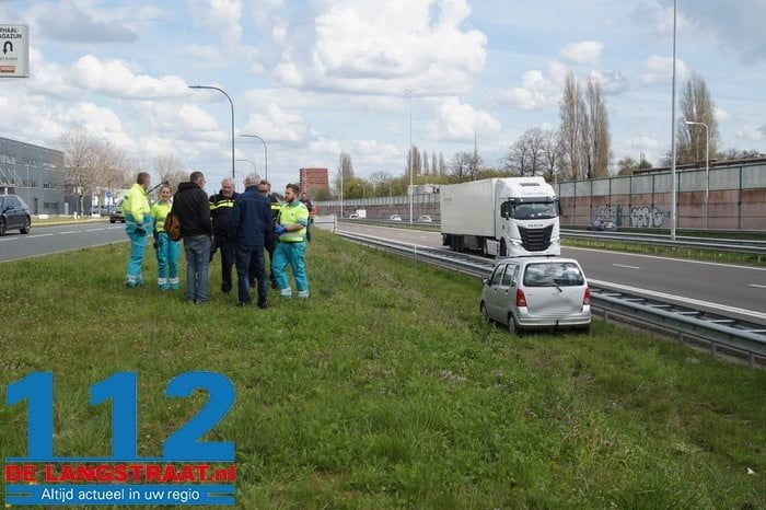 Bestuurder komt in berm terecht langs A59 in Waalwijk 4 Bestuurder komt in berm terecht langs A59 in Waalwijk 112 De Langstraat