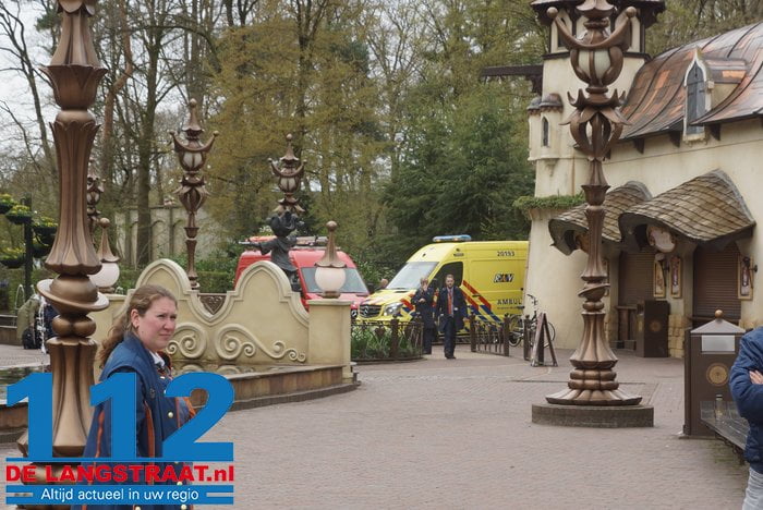 Traumahelikopter landt middenin de Efteling, uitkijktoren Pagode staat even stil 4 Traumahelikopter landt middenin de Efteling, uitkijktoren Pagode staat even stil 112 De Langstraat