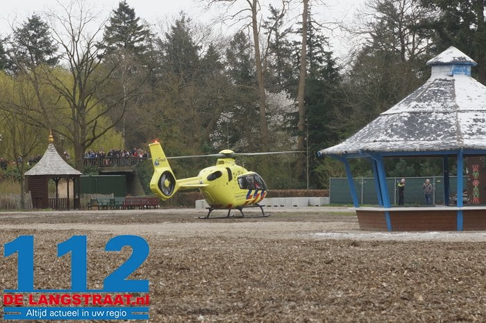 Traumahelikopter landt middenin de Efteling, uitkijktoren Pagode staat even stil 10 Traumahelikopter landt middenin de Efteling, uitkijktoren Pagode staat even stil 112 De Langstraat