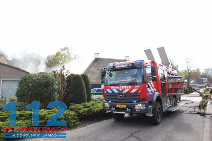 Schade groot na brand in rieten dak van villa in Drunen 1 Schade groot na brand in rieten dak van villa in Drunen 112 De Langstraat