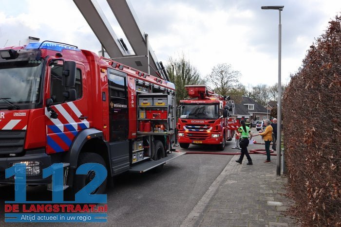 Schade groot na brand in rieten dak van villa in Drunen 9 Schade groot na brand in rieten dak van villa in Drunen 112 De Langstraat