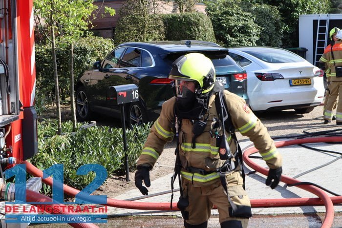 Schade groot na brand in rieten dak van villa in Drunen 18 Schade groot na brand in rieten dak van villa in Drunen 112 De Langstraat