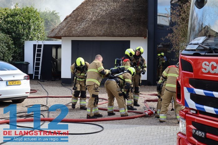 Schade groot na brand in rieten dak van villa in Drunen 23 Schade groot na brand in rieten dak van villa in Drunen 112 De Langstraat