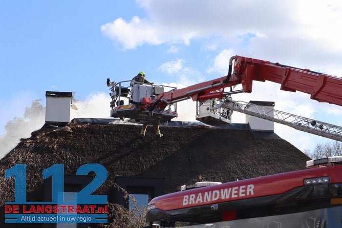 Schade groot na brand in rieten dak van villa in Drunen 30 Schade groot na brand in rieten dak van villa in Drunen 112 De Langstraat