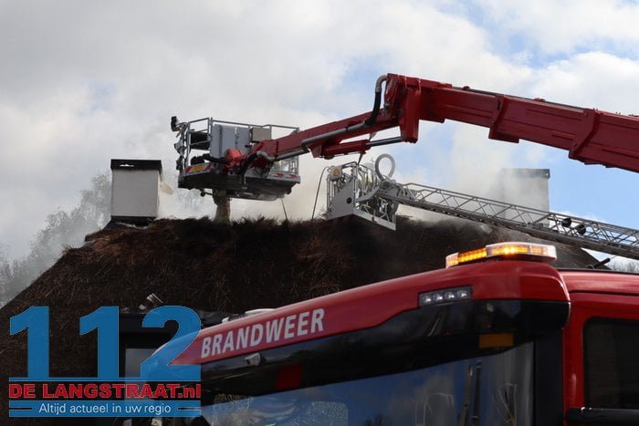 Schade groot na brand in rieten dak van villa in Drunen 32 Schade groot na brand in rieten dak van villa in Drunen 112 De Langstraat
