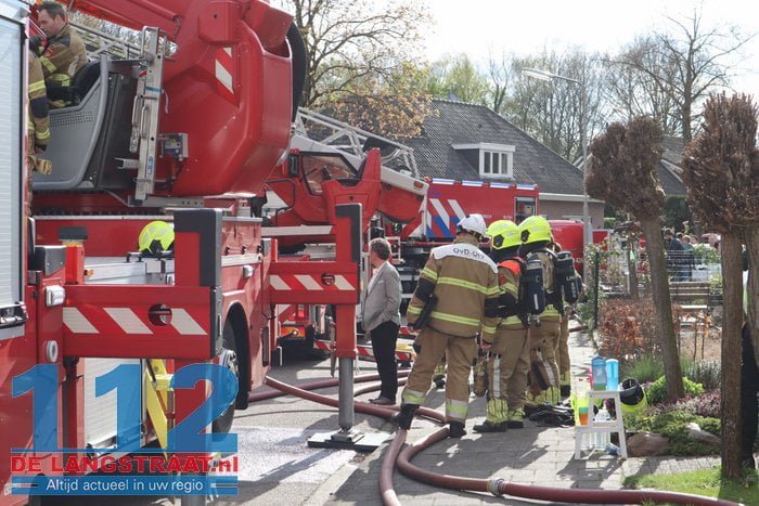 Schade groot na brand in rieten dak van villa in Drunen 37 Schade groot na brand in rieten dak van villa in Drunen 112 De Langstraat