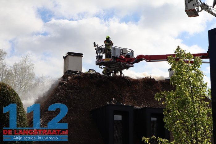 Schade groot na brand in rieten dak van villa in Drunen 39 Schade groot na brand in rieten dak van villa in Drunen 112 De Langstraat