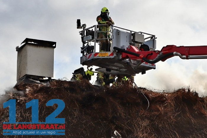 Schade groot na brand in rieten dak van villa in Drunen 41 Schade groot na brand in rieten dak van villa in Drunen 112 De Langstraat