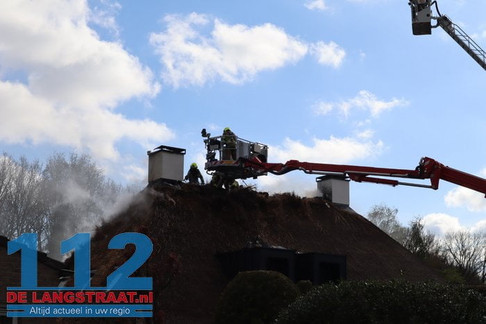 Schade groot na brand in rieten dak van villa in Drunen 43 Schade groot na brand in rieten dak van villa in Drunen 112 De Langstraat