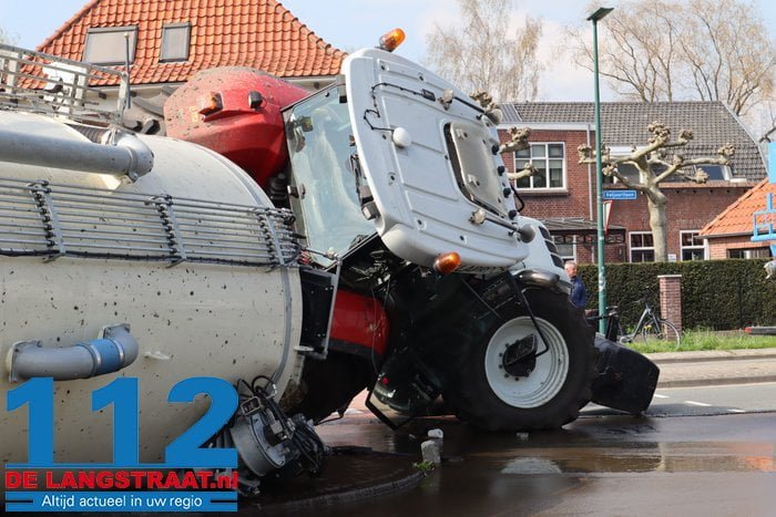 Ravage en stank door gekantelde tractor met giertank op rotonde in Dongen 6 Ravage en stank door gekantelde tractor met giertank op rotonde in Dongen 112 De Langstraat