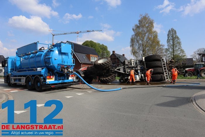 Ravage en stank door gekantelde tractor met giertank op rotonde in Dongen 9 Ravage en stank door gekantelde tractor met giertank op rotonde in Dongen 112 De Langstraat