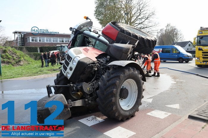 Ravage en stank door gekantelde tractor met giertank op rotonde in Dongen 10 Ravage en stank door gekantelde tractor met giertank op rotonde in Dongen 112 De Langstraat