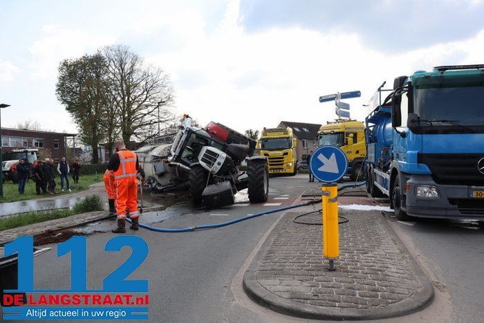 Ravage en stank door gekantelde tractor met giertank op rotonde in Dongen 15 Ravage en stank door gekantelde tractor met giertank op rotonde in Dongen 112 De Langstraat
