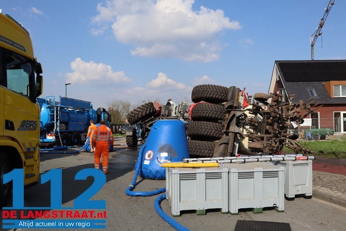 Ravage en stank door gekantelde tractor met giertank op rotonde in Dongen 21 Ravage en stank door gekantelde tractor met giertank op rotonde in Dongen 112 De Langstraat