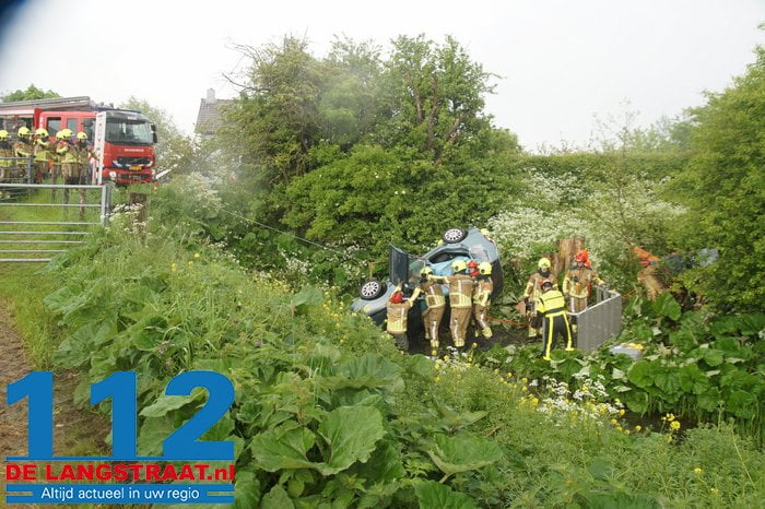 Automobilist belandt in sloot in Meeuwen, brandweer bevrijdt hem uit zijn voertuig 2 Automobilist belandt in sloot in Meeuwen, brandweer bevrijdt hem uit zijn voertuig 112 De Langstraat