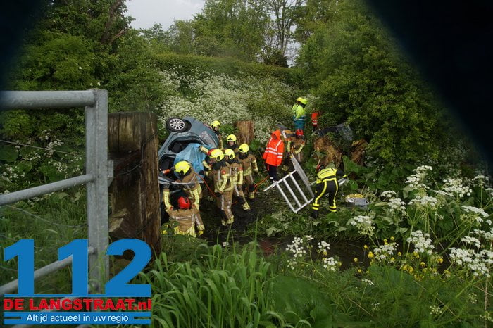 Automobilist belandt in sloot in Meeuwen, brandweer bevrijdt hem uit zijn voertuig 11 Automobilist belandt in sloot in Meeuwen, brandweer bevrijdt hem uit zijn voertuig 112 De Langstraat