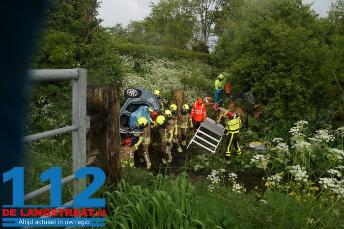 Automobilist belandt in sloot in Meeuwen, brandweer bevrijdt hem uit zijn voertuig 18 Automobilist belandt in sloot in Meeuwen, brandweer bevrijdt hem uit zijn voertuig 112 De Langstraat