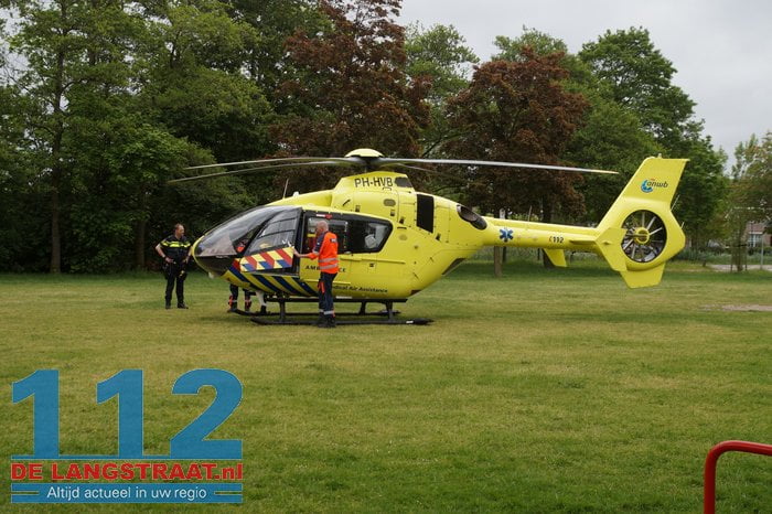 Traumahelikopter Landt Midden In Woonwijk Voor Incident In Woning Aan ...