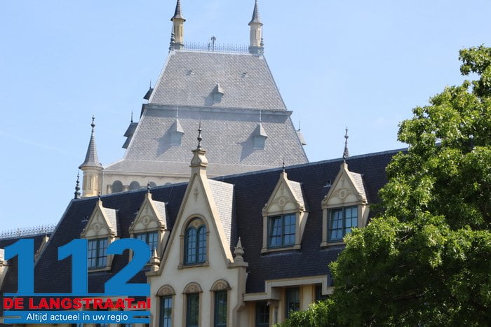 Brand bij show Raveleijn in Efteling, vlammen slaan uit decorstuk 4 Brand bij show Raveleijn in Efteling, vlammen slaan uit decorstuk 112 De Langstraat