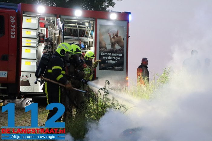 Flinke hooiberg in brand Winterdijk Sprang-Capelle 6 Flinke hooiberg in brand Winterdijk Sprang-Capelle 112 De Langstraat