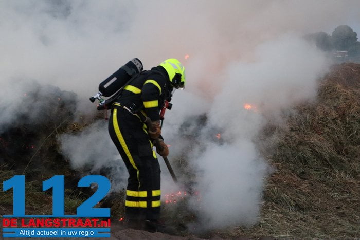 Flinke hooiberg in brand Winterdijk Sprang-Capelle 9 Flinke hooiberg in brand Winterdijk Sprang-Capelle 112 De Langstraat