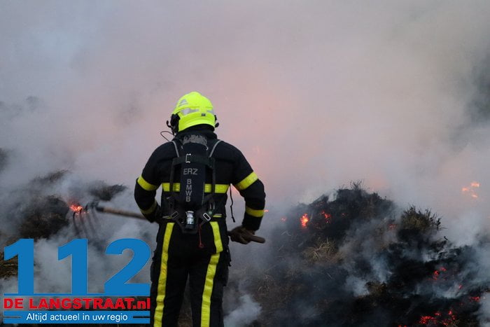 Flinke hooiberg in brand Winterdijk Sprang-Capelle 10 Flinke hooiberg in brand Winterdijk Sprang-Capelle 112 De Langstraat