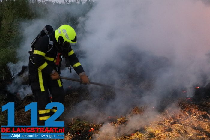 Flinke hooiberg in brand Winterdijk Sprang-Capelle 14 Flinke hooiberg in brand Winterdijk Sprang-Capelle 112 De Langstraat