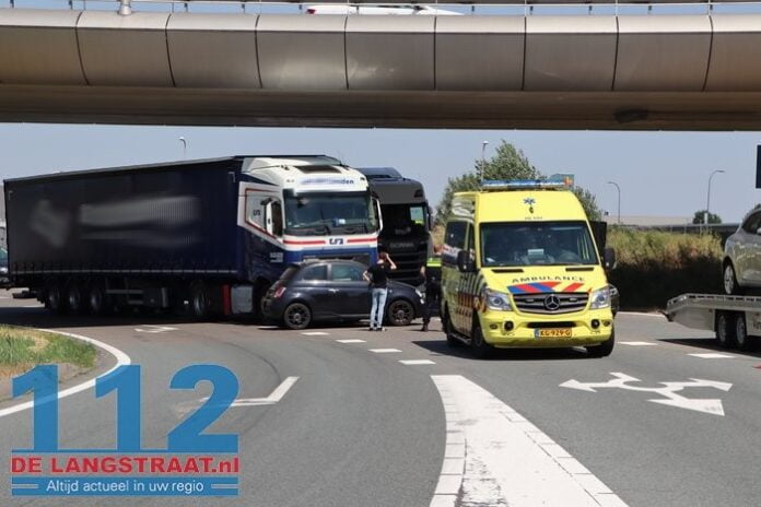 Botsing Tussen Vrachtwagen En Auto Bij Afslag A59 Waalwijk - 112 De ...