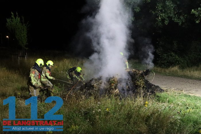 Hooibalen in brand Halve Zolenpad Sprang-Capelle 1 Hooibalen in brand Halve Zolenpad Sprang-Capelle 112 De Langstraat
