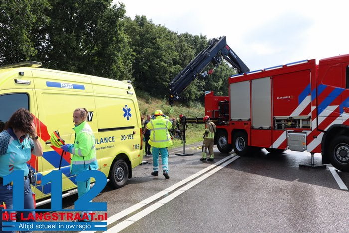Persoon raakt bekneld onder auto in Tilburg, traumahelikopter landt op de weg 6 Persoon raakt bekneld onder auto in Tilburg, traumahelikopter landt op de weg 112 De Langstraat
