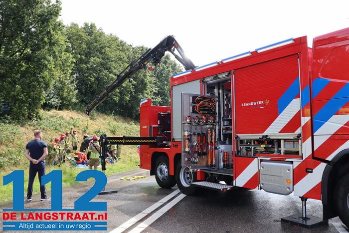 Persoon raakt bekneld onder auto in Tilburg, traumahelikopter landt op de weg 10 Persoon raakt bekneld onder auto in Tilburg, traumahelikopter landt op de weg 112 De Langstraat
