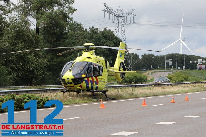 Persoon raakt bekneld onder auto in Tilburg, traumahelikopter landt op de weg 21 Persoon raakt bekneld onder auto in Tilburg, traumahelikopter landt op de weg 112 De Langstraat