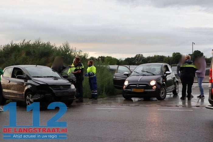 Twee auto’s botsen op elkaar Eftelingsestraat Kaatsheuvel 1 Twee auto’s botsen op elkaar Eftelingsestraat Kaatsheuvel 112 De Langstraat