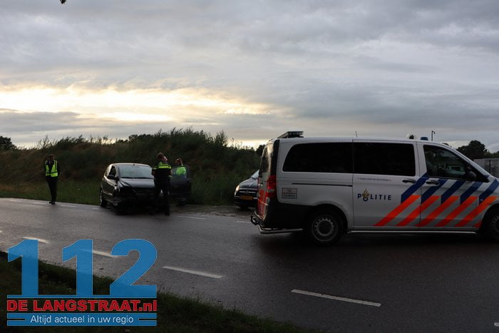 Twee auto’s botsen op elkaar Eftelingsestraat Kaatsheuvel 3 Twee auto’s botsen op elkaar Eftelingsestraat Kaatsheuvel 112 De Langstraat