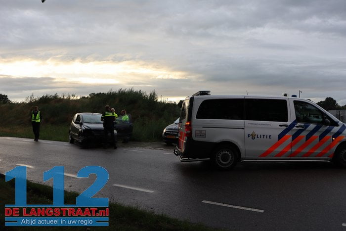 Twee auto’s botsen op elkaar Eftelingsestraat Kaatsheuvel 4 Twee auto’s botsen op elkaar Eftelingsestraat Kaatsheuvel 112 De Langstraat
