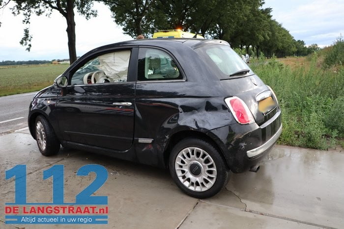 Twee auto’s botsen op elkaar Eftelingsestraat Kaatsheuvel 8 Twee auto’s botsen op elkaar Eftelingsestraat Kaatsheuvel 112 De Langstraat