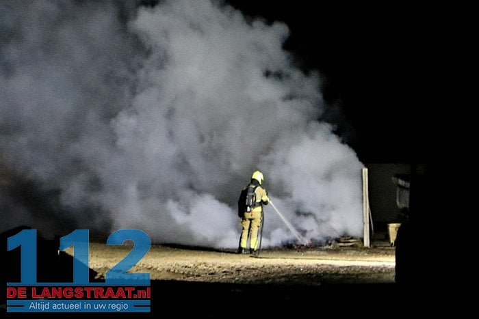 Veel rook bij brand op boerenerf in Sprang-Capelle 5 Veel rook bij brand op boerenerf in Sprang-Capelle 112 De Langstraat