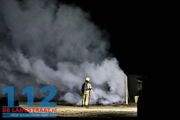 Veel rook bij brand op boerenerf in Sprang-Capelle 6 Veel rook bij brand op boerenerf in Sprang-Capelle 112 De Langstraat