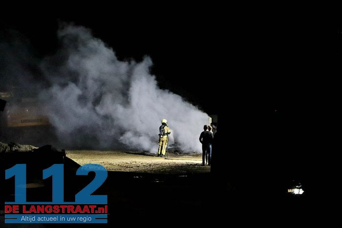 Veel rook bij brand op boerenerf in Sprang-Capelle 9 Veel rook bij brand op boerenerf in Sprang-Capelle 112 De Langstraat