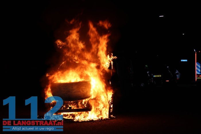 Bestelbus gaat in vlammen op Sprang-Capelle 4 Bestelbus gaat in vlammen op Sprang-Capelle 112 De Langstraat