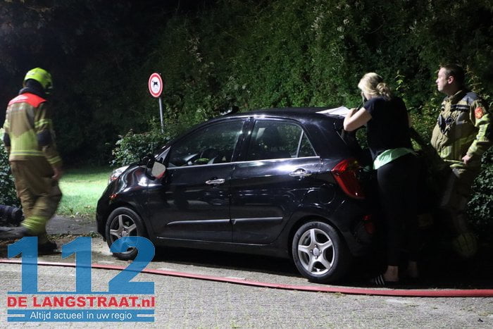 Bestelbus gaat in vlammen op Sprang-Capelle 22 Bestelbus gaat in vlammen op Sprang-Capelle 112 De Langstraat